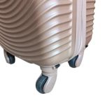 Wizz ingyenes kabin bőrönd 40 x 30 x 20 cm LDV kivehető kerekekkel pezsgő