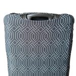 Bőröndhuzat nagyméretű bőröndre L-es elasztikus anyagú fekete fehér elegáns