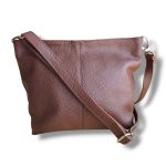 Valódi bőr női táska barna színben kényelmes letisztult