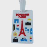 Bőröndcímke repülő stílusban Bonjour Paris dizájnnal fehér színben