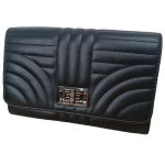 Elegáns fekete női válltáska ezüst csattal