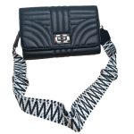 Elegáns fekete női válltáska ezüst csattal