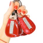 Bőr kulcstartó kristályokkal díszítve piros színben